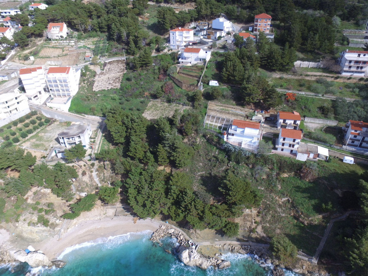 BUILDING LAND NEAR THE SEA, OMIŠ RIVIERA