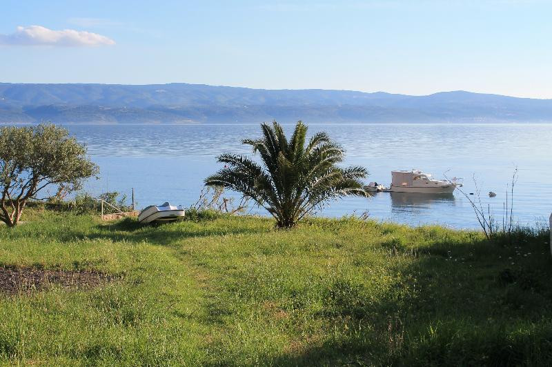 BUILDING LAND FIRST ROW TO THE SEA