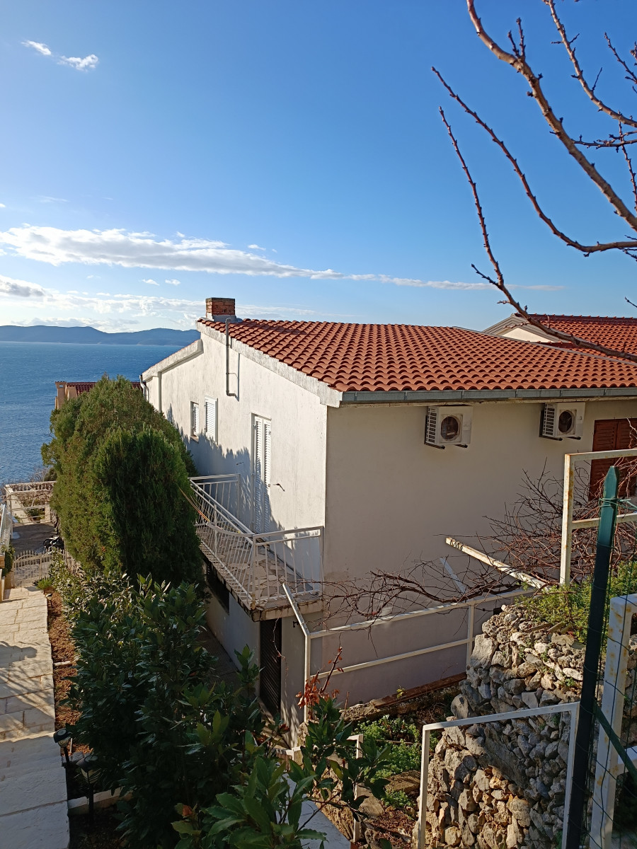 HAUS, ZWEITE REIHE AM MEER