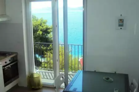 APARTMANSKA KUĆA UZ MORE