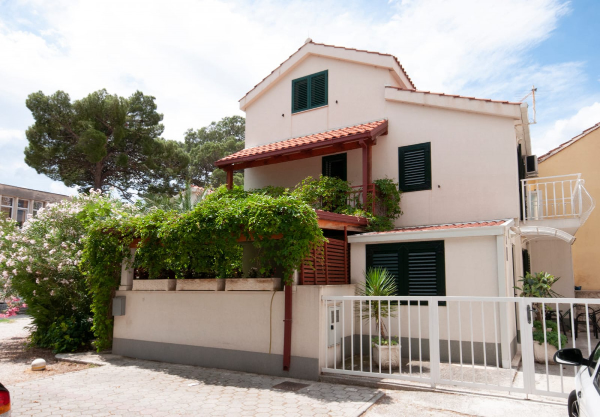 CHARMING HOUSE, OMIS CENTER