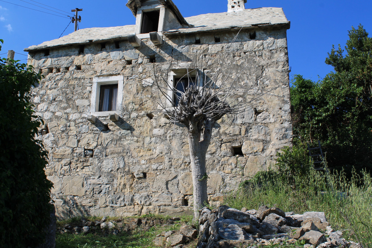 2 STEINHÄUSER, OMIS HINTERLAND