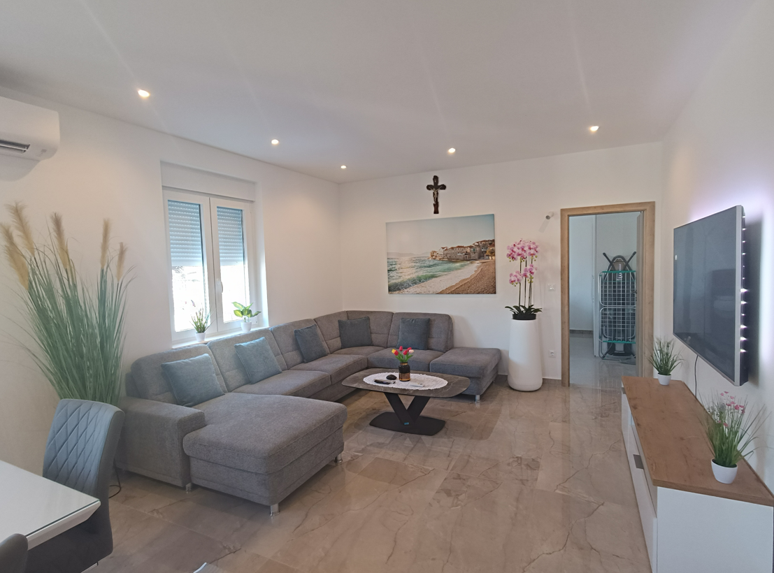 NEWLY BUILT MODERN APARTMENT, OMIS INLAND