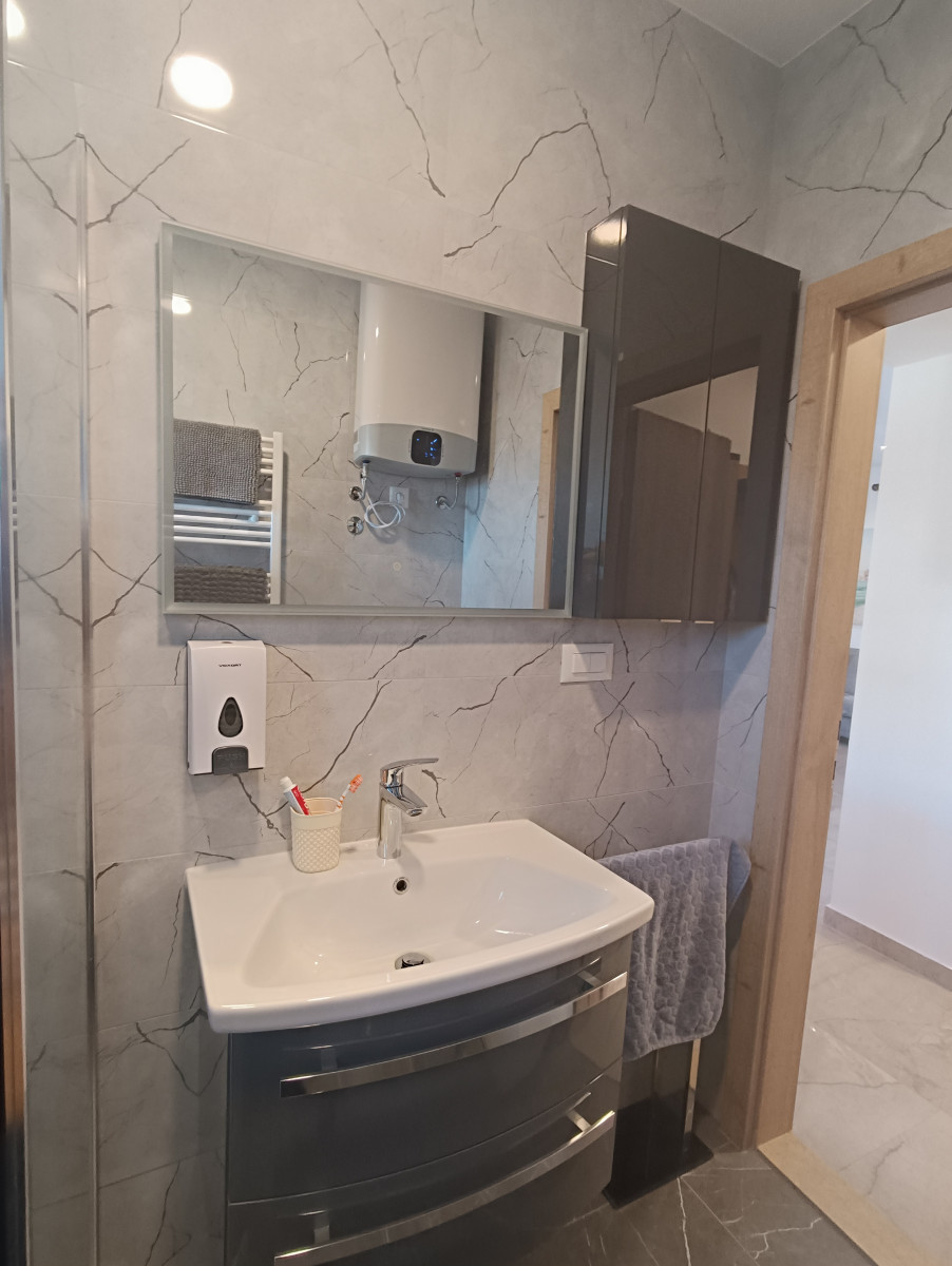 NEWLY BUILT MODERN APARTMENT, OMIS INLAND