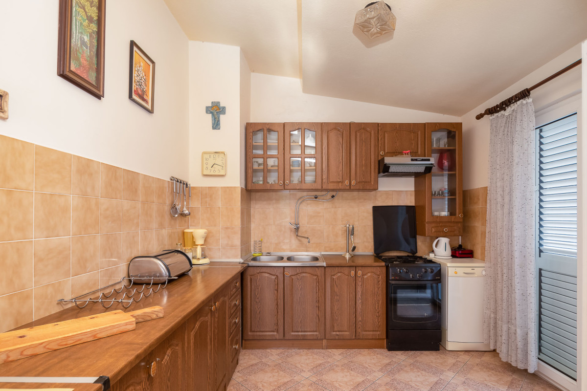 APARTMANSKA KUĆA UZ MORE