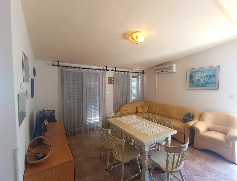 APARTMANSKA KUĆA UZ MORE