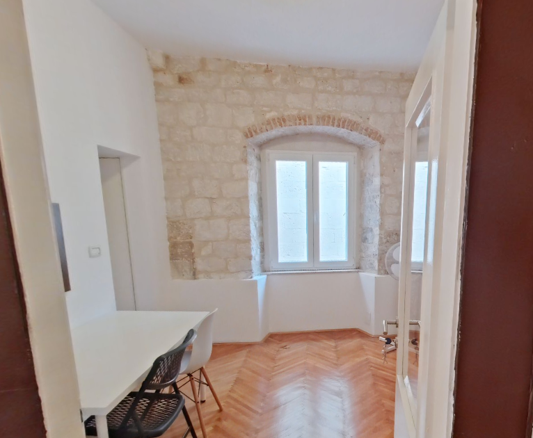 THREE STOREY APARTMENT, SPLIT CENTER