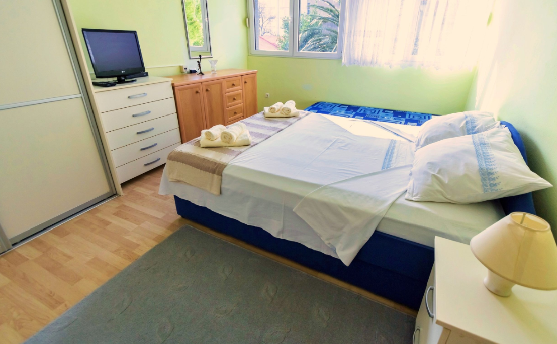 2 BEDROOM APARTMENT, OMIŠ CENTER