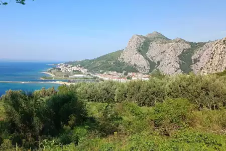 GRAĐEVINSKO ZEMLJIŠTE S POGLEDOM NA MORE, OMIŠ