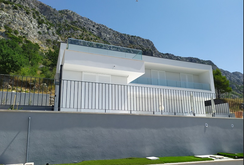 VILLA WITH POOL AND SEA VIEW