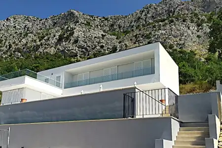 VILLA WITH POOL AND SEA VIEW