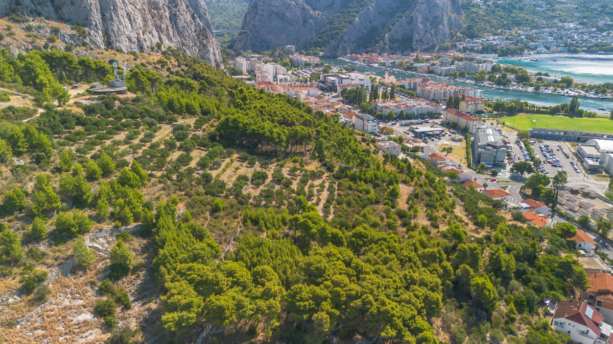 BUILDING LAND WITH PANORAMIC SEA VIEW