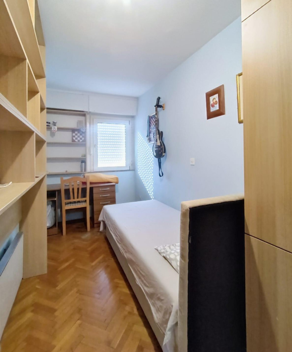 DREIZIMMER WOHNUNG, OMIS PRIKO