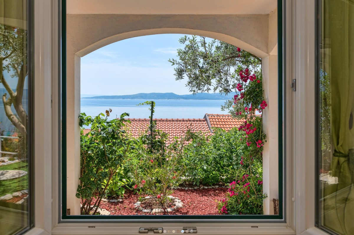 UNIQUE VACATION HOUSE WITH SEA VIEW