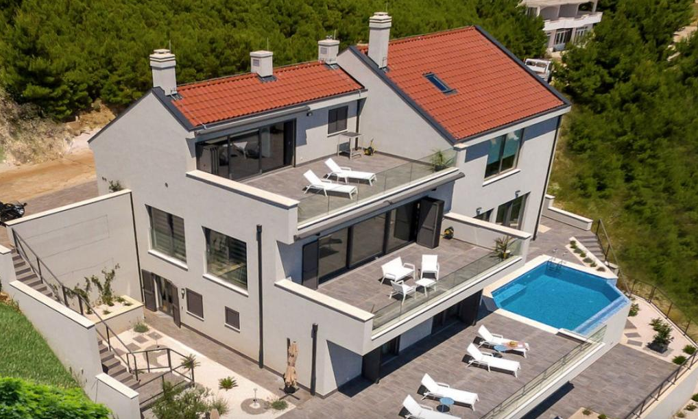 UNIQUE NEW VILLA FOR SALE OMIŠ