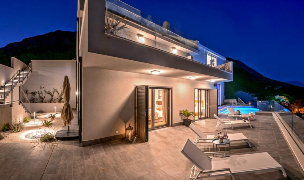 UNIQUE NEW VILLA FOR SALE OMIŠ