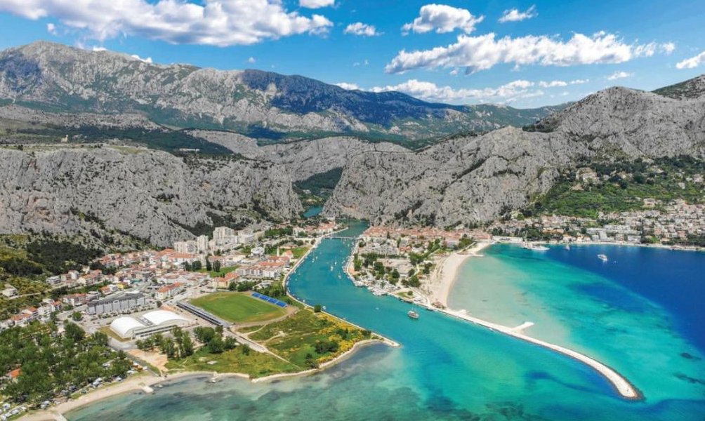 UNIQUE NEW VILLA FOR SALE OMIŠ